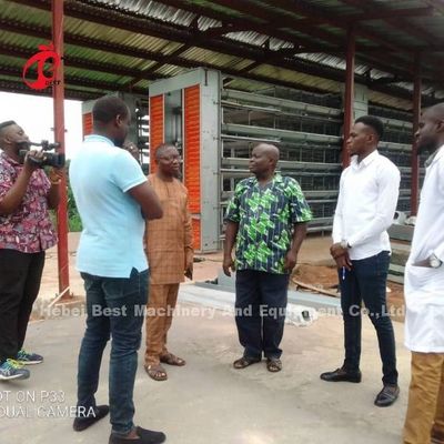 半自動層ケージシステム 2.2m × 2.4m × 1.95m 鶏場アイリス